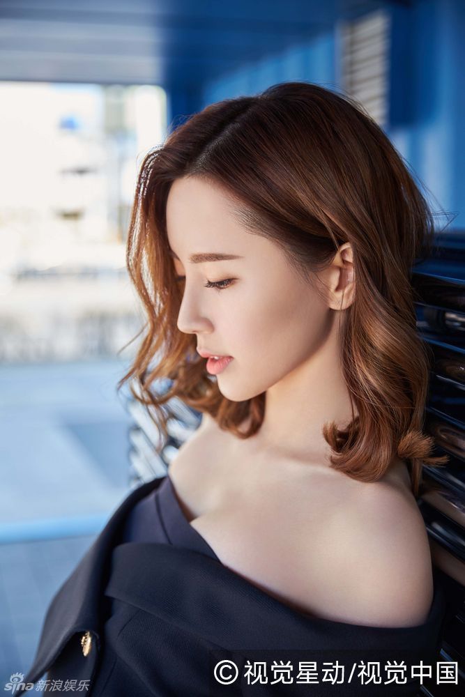 傅颖出书拍写真