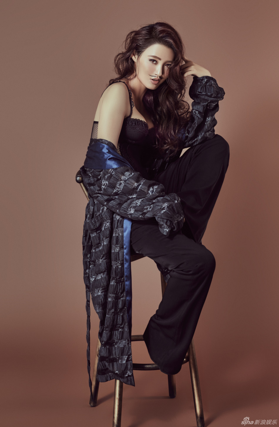 组图:白庆琳最新写真曝光 性感与攻气并存_高清图集_新浪网
