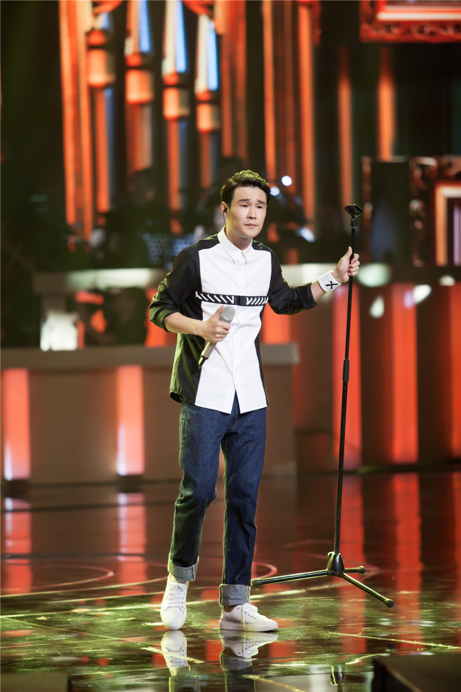 组图:小沈阳额头杀扮帅 不想倒八字眉破功_高清图集_新浪网