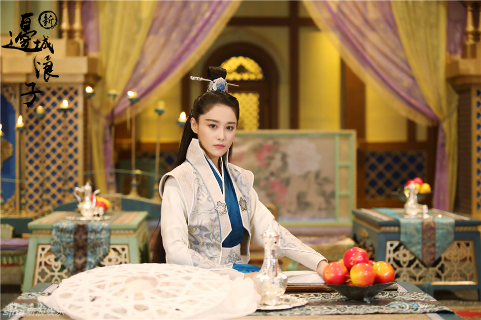 组图:《新边城》张馨予扮男装英气 落泪引猜测