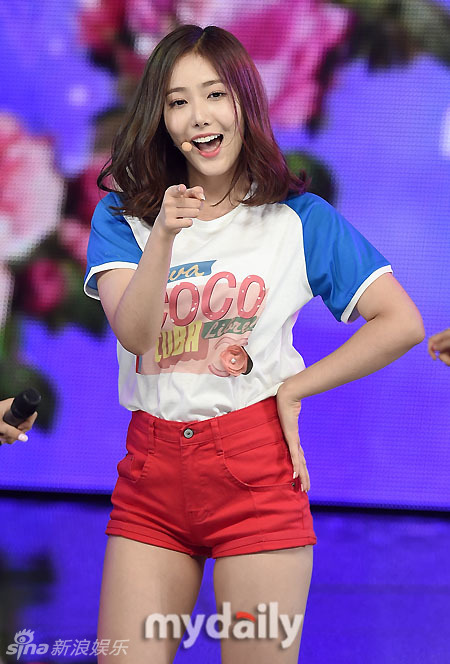 组图:韩女团登台拼清凉 热裤短裙转圈心慌慌_高清图集_新浪网