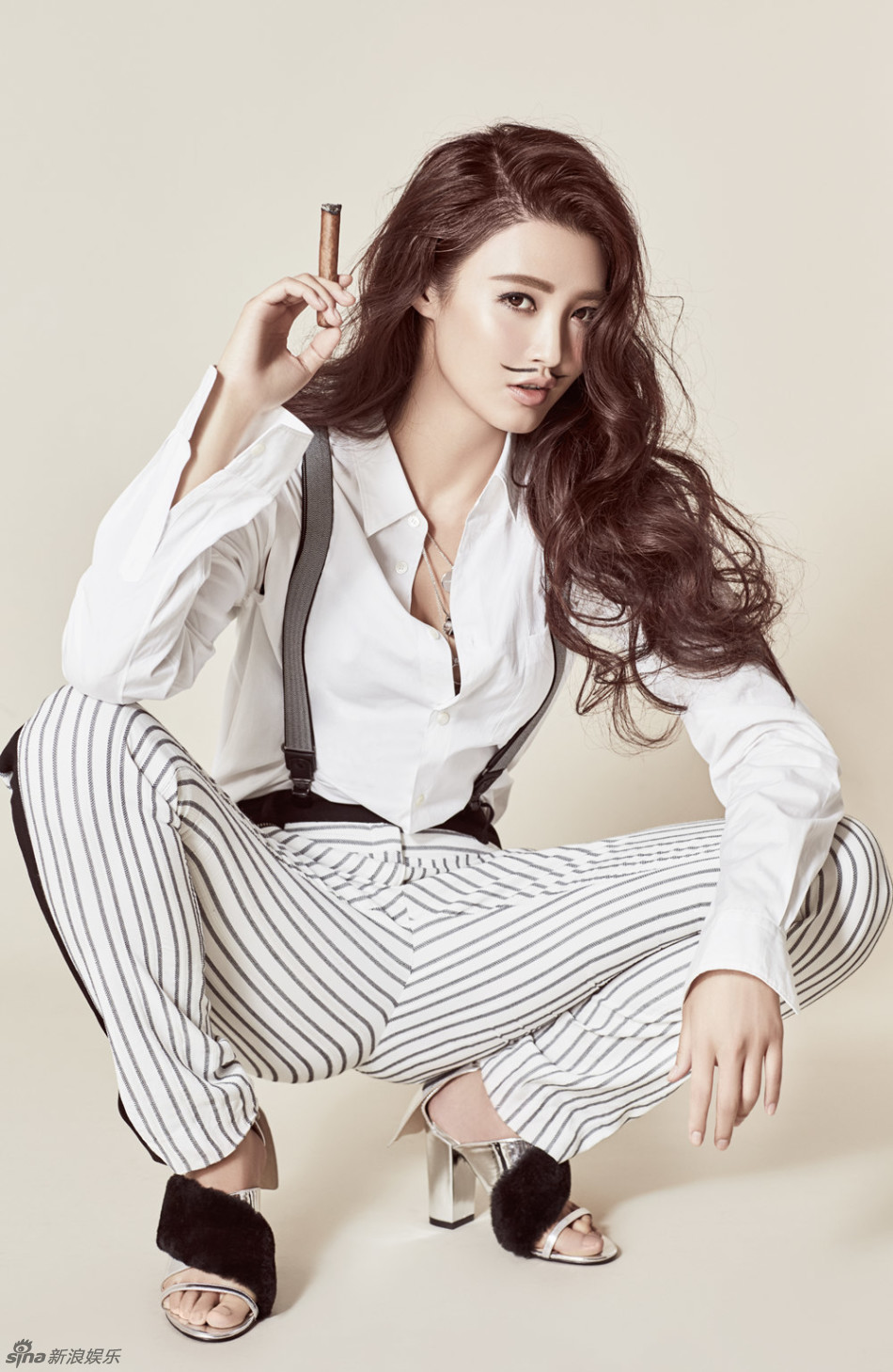 新浪娱乐讯 青年演员白庆琳公布一组质感写真,摆脱一身性感蕾丝,白