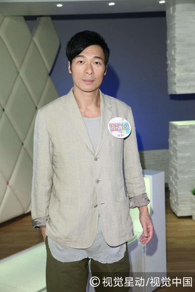 组图:许志安收藏秘密老婆不敢看 会检讨身材_高清图集_新浪网