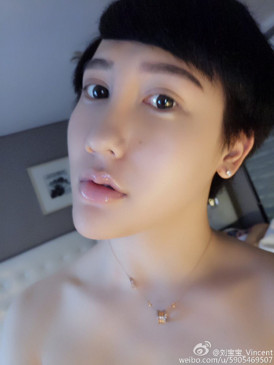 组图:蛇精男刘梓晨再作妖 大秀新鲜出炉漏风嘴_高清图集_新浪网