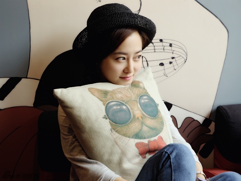 组图:赵小侨咖啡厅享受惬意时光 传授冻龄秘诀_高清图集_新浪网