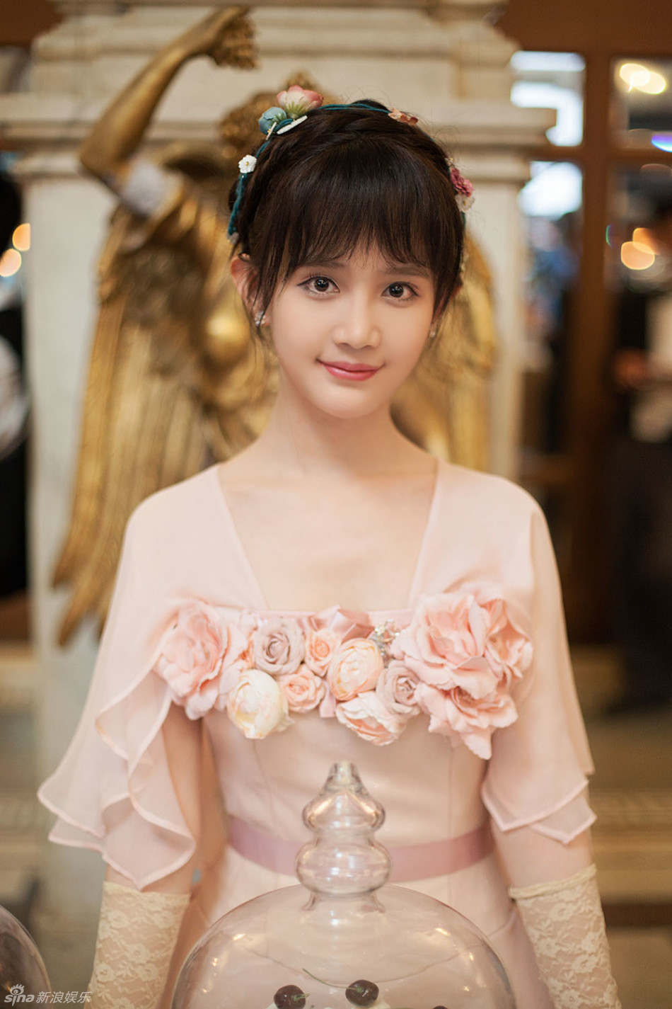 组图:成梓宁清新粉系写真 灵动曼妙少女感十足_高清图集_新浪网