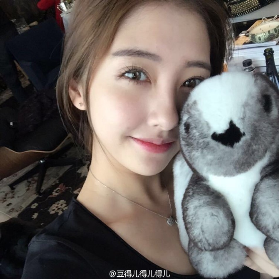 组图:开扒思聪新女友 儿时大眼萌如今水又仙_高清图集_新浪网