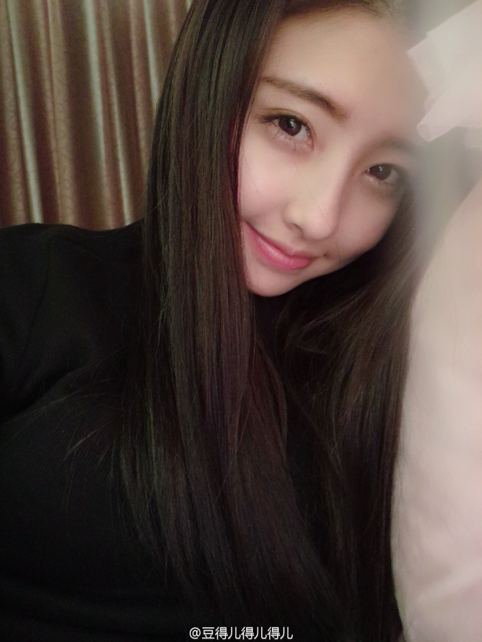 王思聪恋95后甜美网红豆得儿