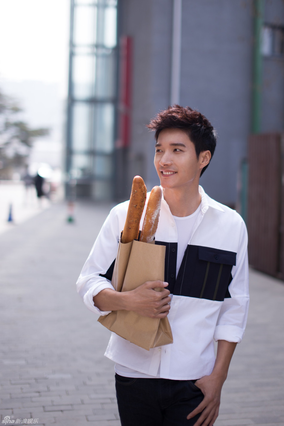 组图:李泰化身甜心先生 被赞春风十里不如你_高清图集_新浪网