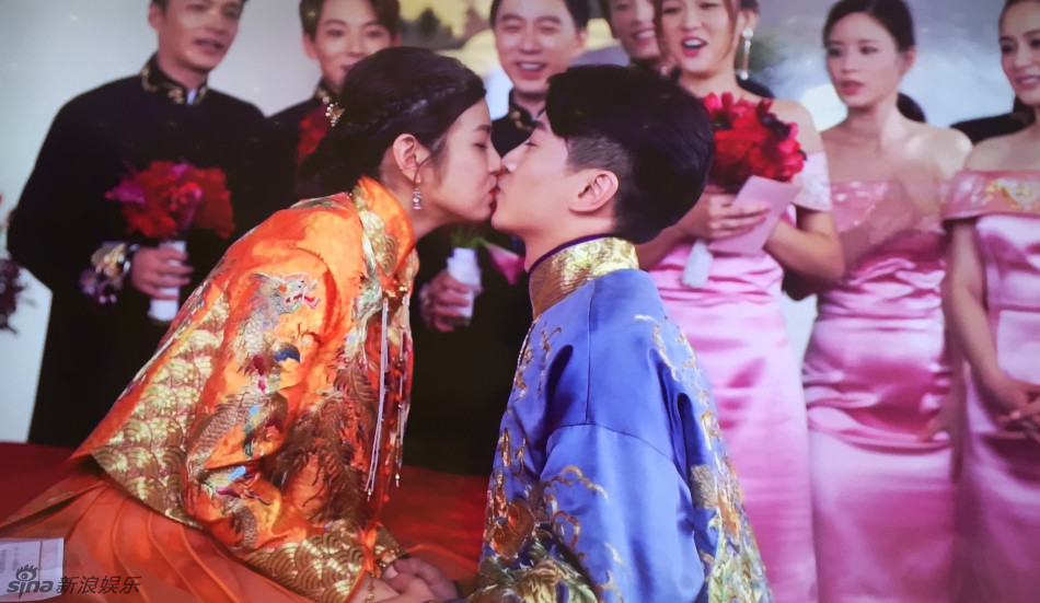 组图:陈晓陈妍希穿中式礼服行礼 热吻不停_高清图集_新浪网