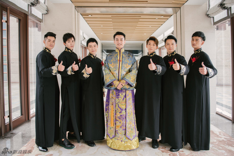 组图:双陈中式礼服高清大图 伴郎搞笑伴娘美腻_高清图集_新浪网