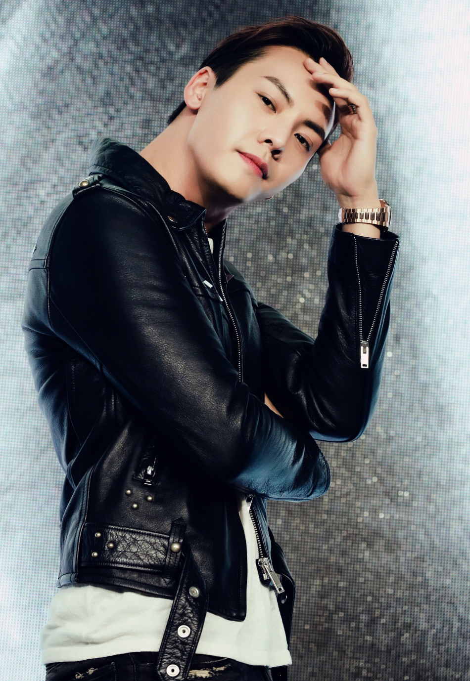 陈伟霆摸头拥抱狂"撩粉丝"