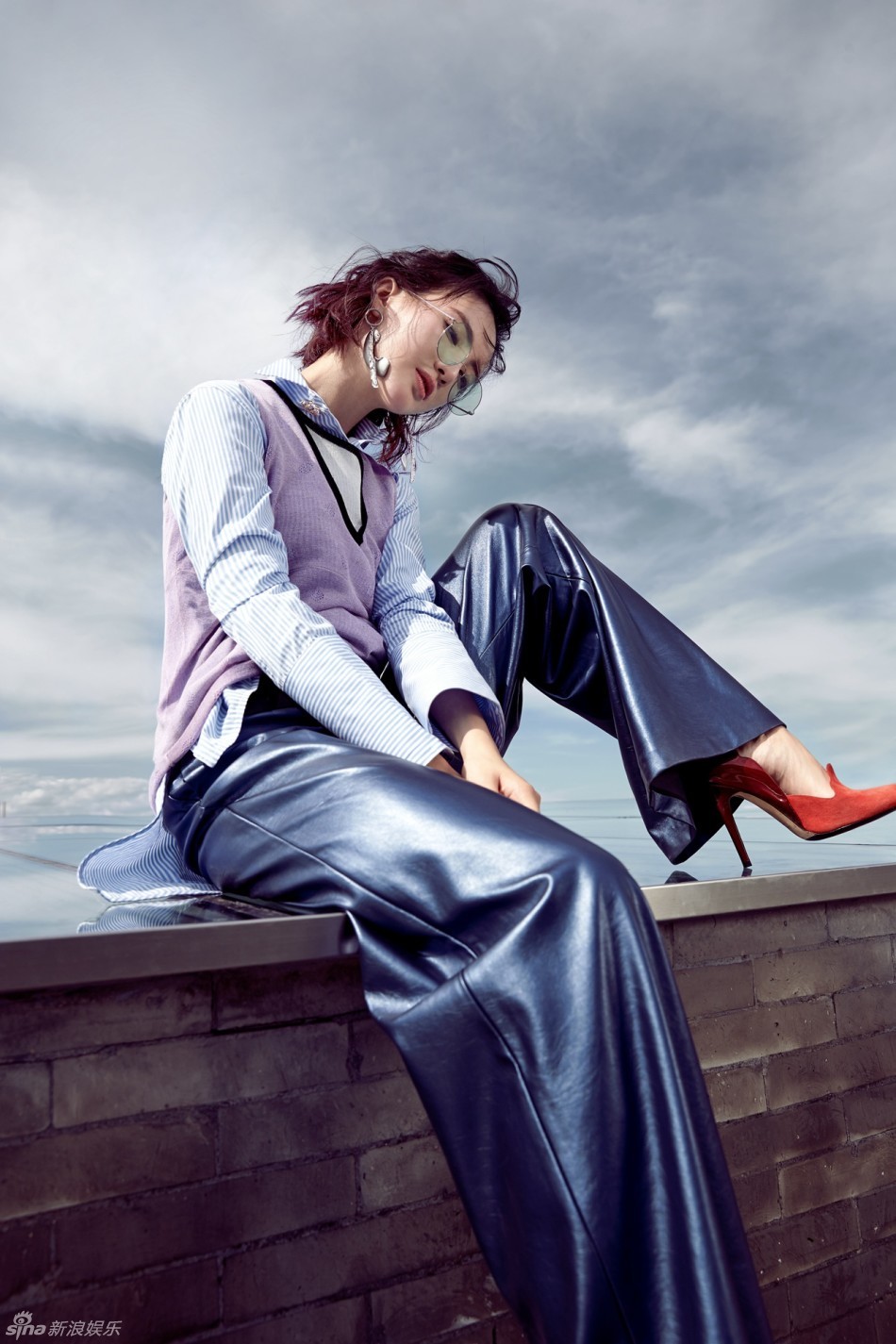 组图:金晨诠释率性女人味 大片示范叠搭时尚_高清图集_新浪网