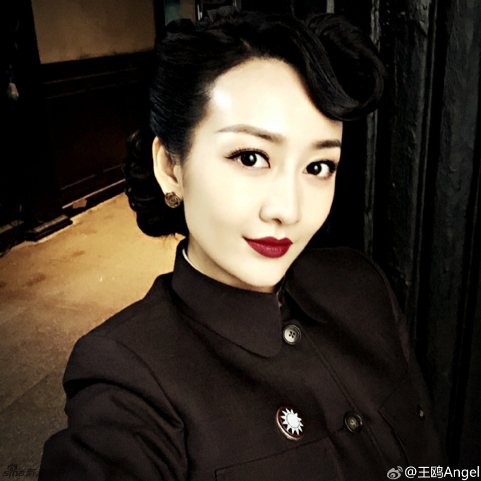 组图:女神们穿上军装够酷够美!最爱哪一位?_高清图集_新浪网