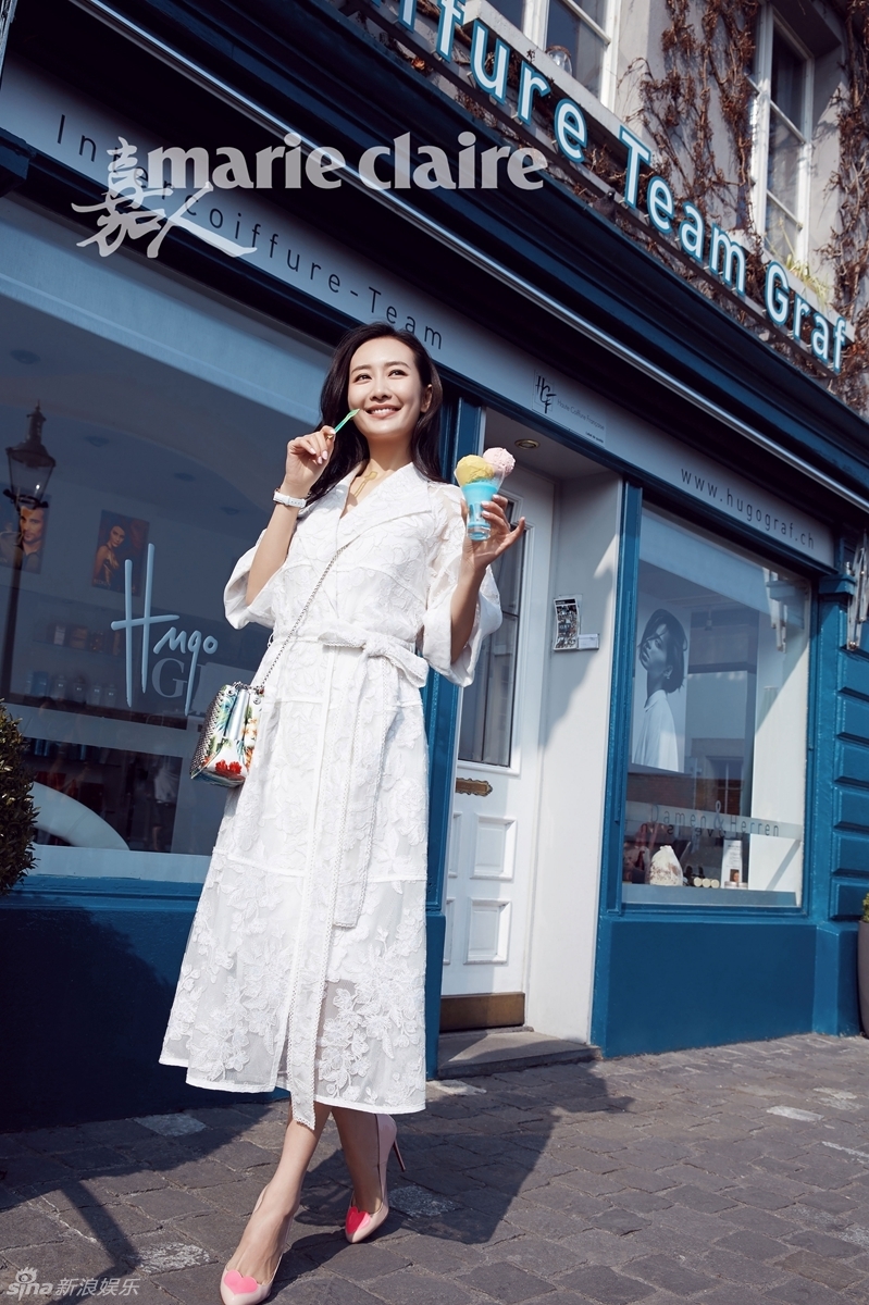 王鸥海滨度假街拍曝光 自在享受清爽夏日