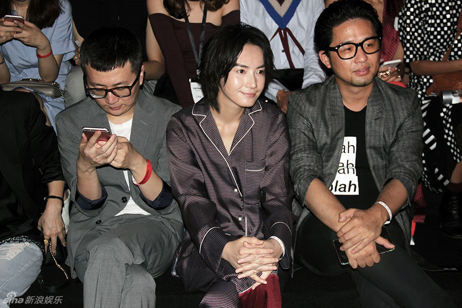 组图:李媛睡衣风亮相时装秀 网友赞帅出新高度_高清图集_新浪网