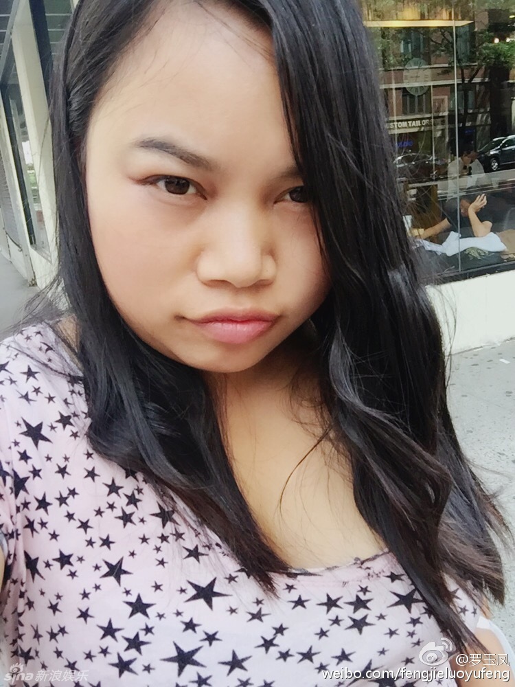 组图:凤姐被指爆肥后首晒自拍 脸大丰满嘴唇厚_高清图集_新浪网