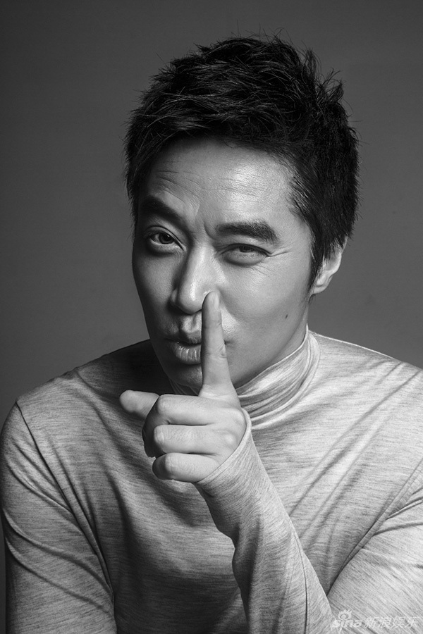 孙逊时尚写真曝光 尽显沧桑熟男魅力