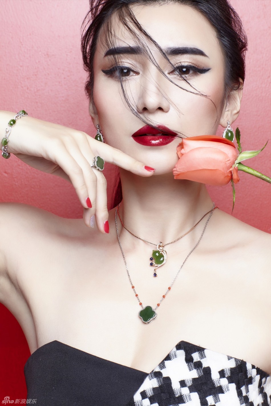 组图:唐熙魅惑大片曝光 烈焰红唇尽显女人味儿_高清图集_新浪网