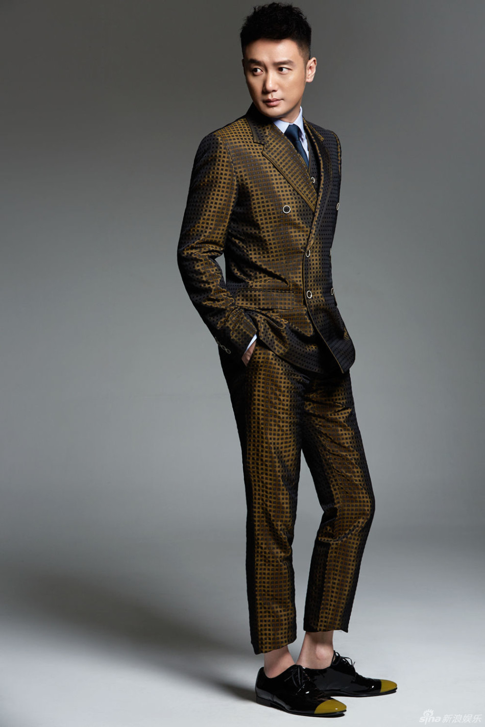 组图:巩峥时尚写真曝光 复古西装彰显型男魅力_高清图集_新浪网
