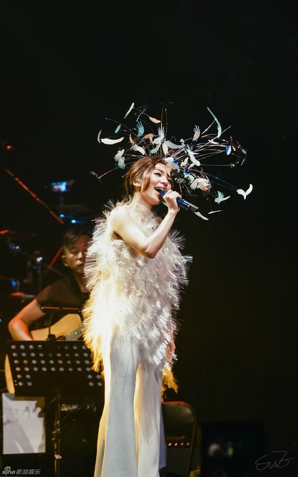 组图:hebe变花仙子 深情开唱造型百变魅惑_高清图集_新浪网