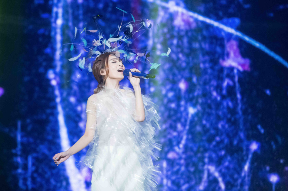 hebe田馥甄演唱会 支持   键翻阅图片 列表查看 大图 全屏观看 1 / 14