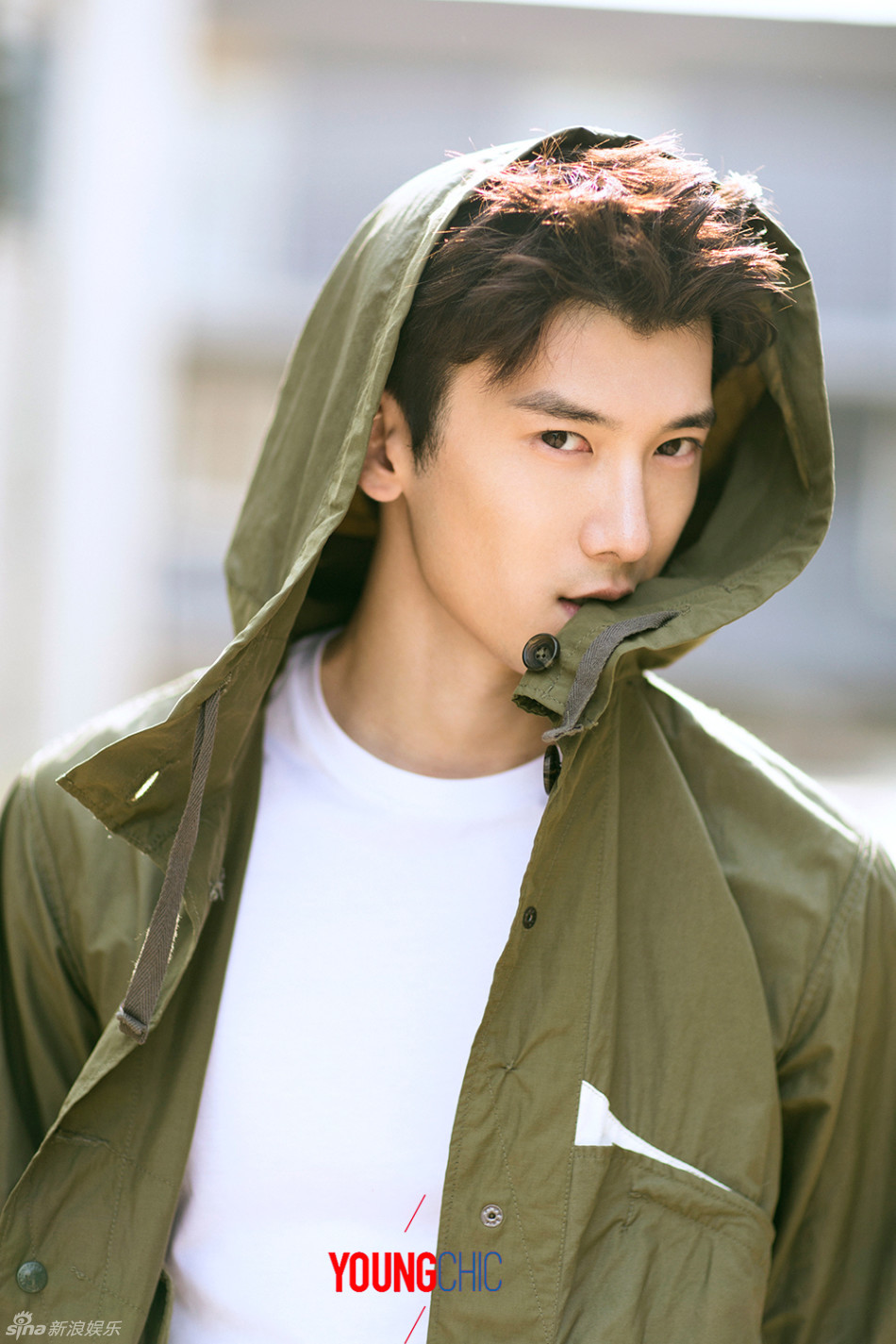 刘芮麟变身阳光潮男