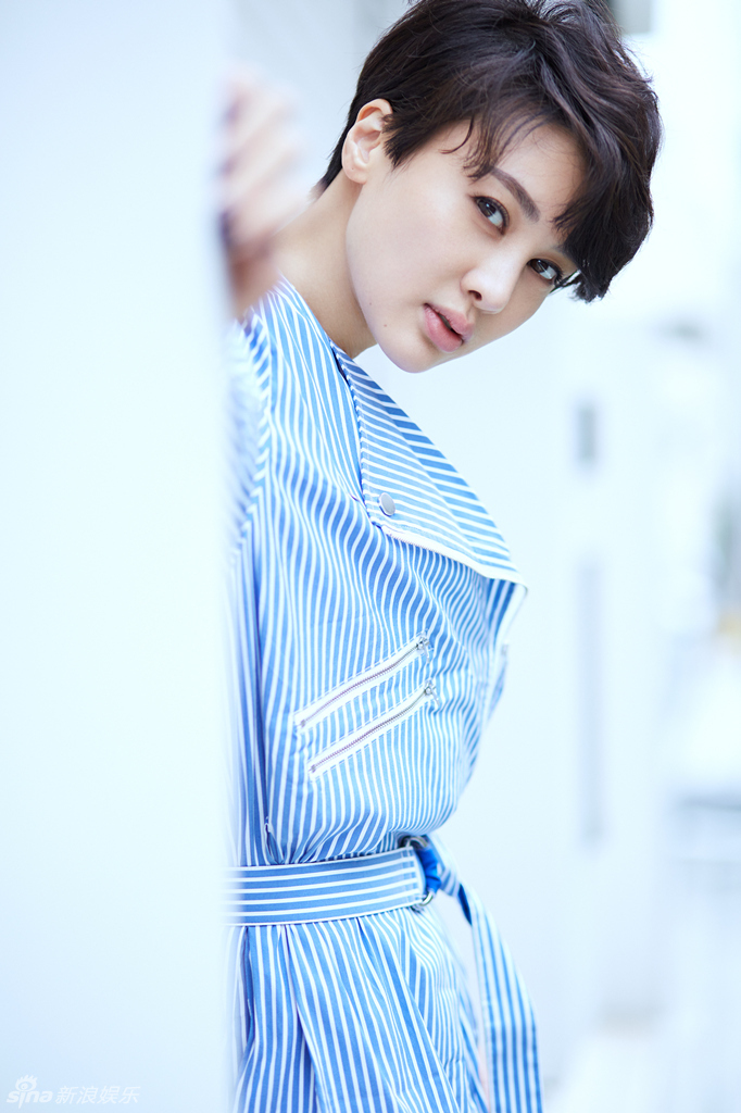 组图:吴晓敏街拍秀美腿 清新自然不失性感_高清图集_新浪网