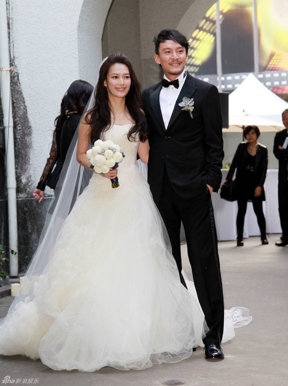 组图:盘头披发长纱短纱…明星婚礼发型谁最美?_高清图集_新浪网