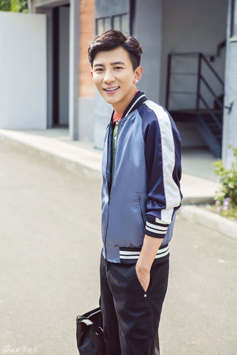 组图:大左时尚街拍曝光 轻奢摩登玩转复古风_高清图集_新浪网