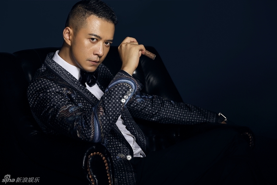 组图:杨奇鸣复古写真曝光 深邃眼神展侦探魅力_高清图集_新浪网