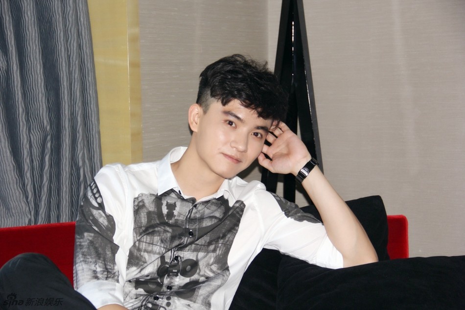 组图:王羽铮浴缸写真大片曝光 展时尚型男魅力_高清图集_新浪网