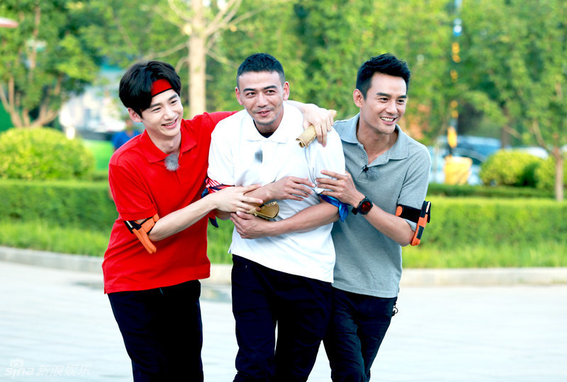 组图:《战斗》杨烁搞怪 白杨cp遭恶作剧挑战_高清图集_新浪网