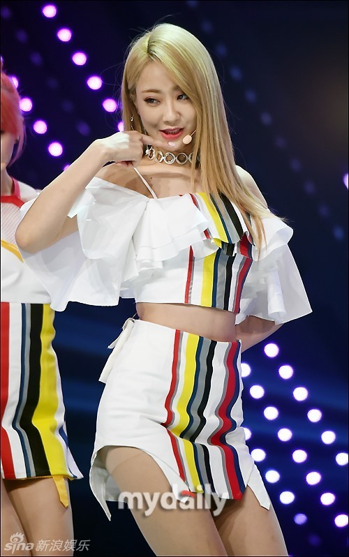 组图:韩性感女团秀曲线 穿超短裙遮臀动作撩人_高清图集_新浪网