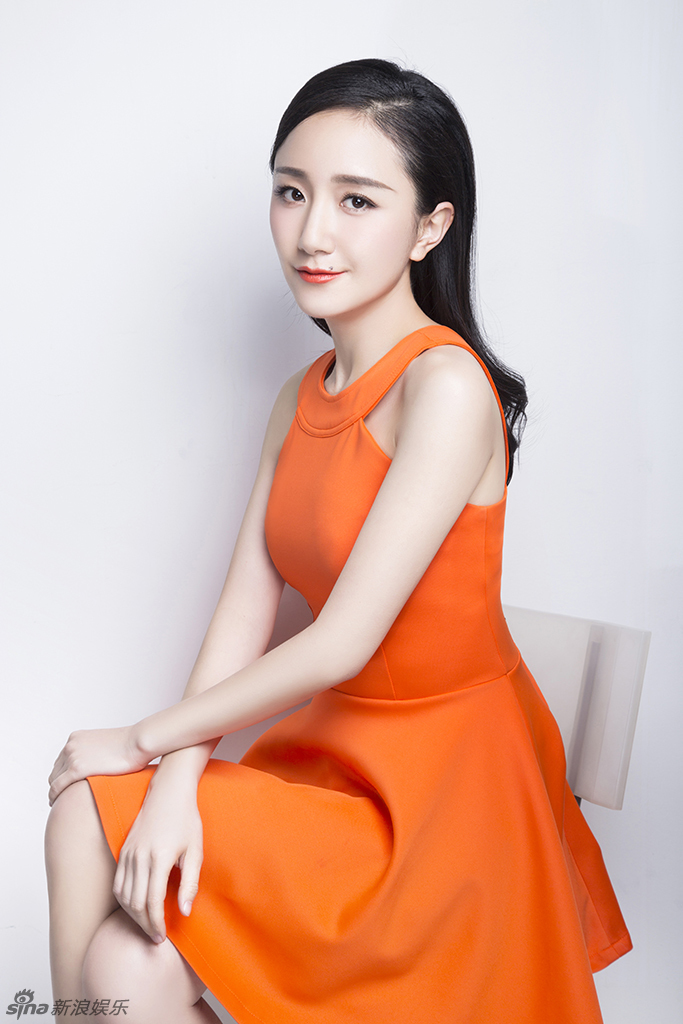 李倩最新写真曝光 笑靥迷人演绎轻熟风[5p]