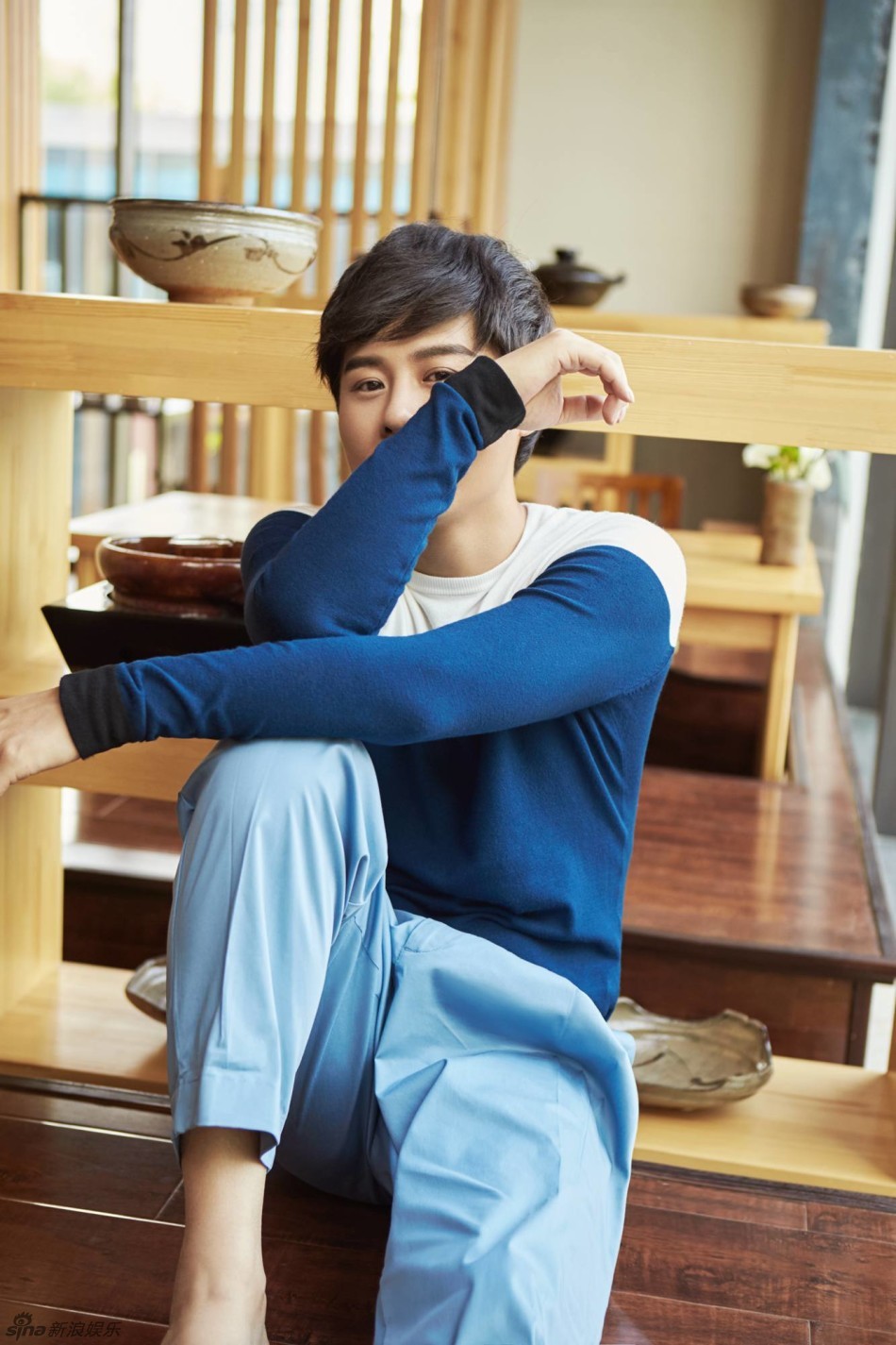 新浪娱乐讯 近日,演员,歌手伊扬曝光了一组全新时尚大片,在大片中伊扬