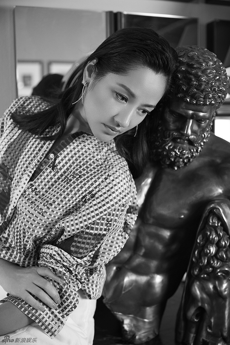 新浪娱乐讯 近日,瞿颖为某杂志拍摄了一组时尚大片.