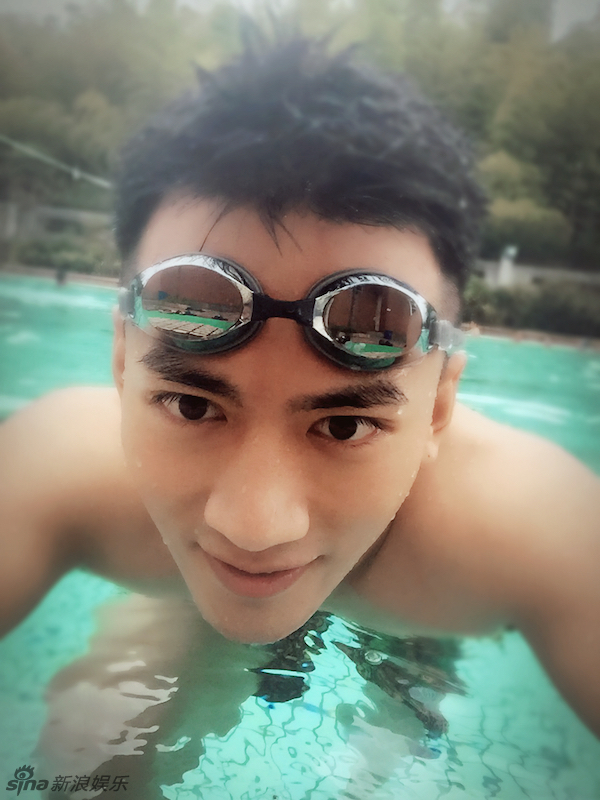 组图:张天阳好身材被舔屏 游泳被腹肌抢镜_高清图集_新浪网