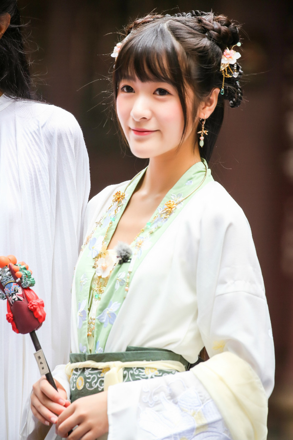 徐娇身穿绝美汉服