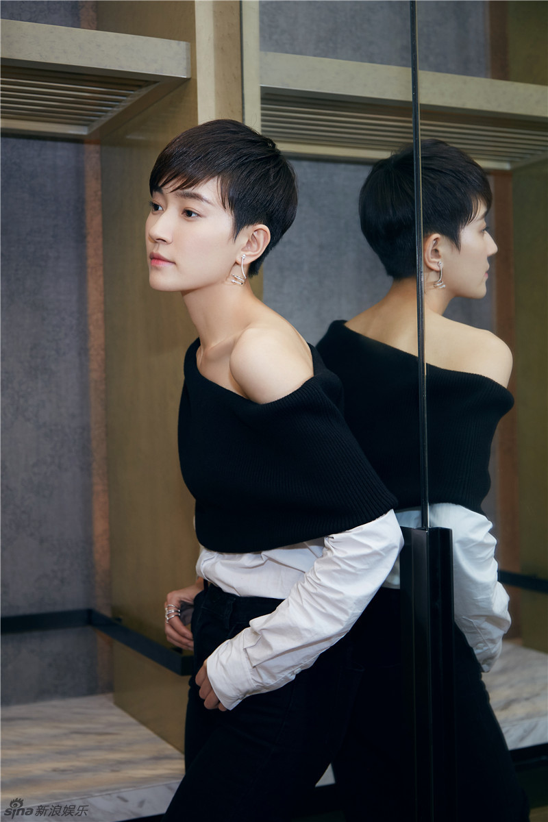 炮哥焦俊艳出席活动 香肩杀in时尚[6p]