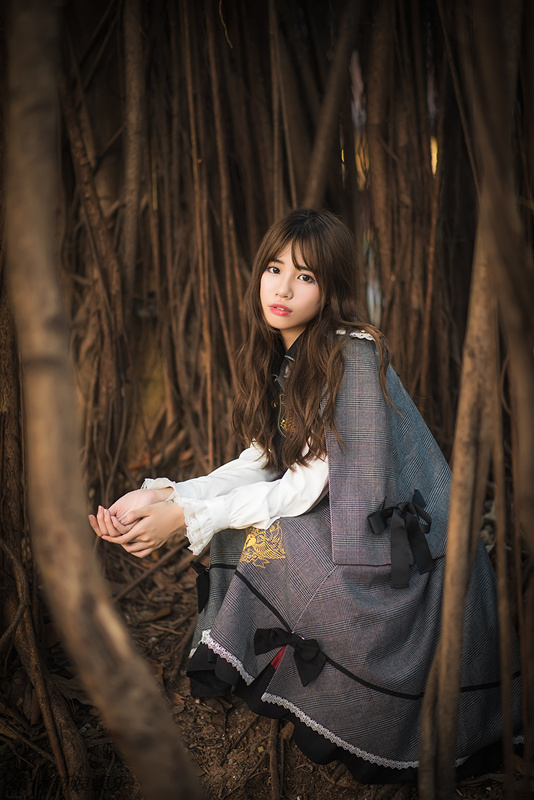 新浪娱乐讯 近日,1931女子偶像组合成员徐枭柔一组秋日写真曝光,照片