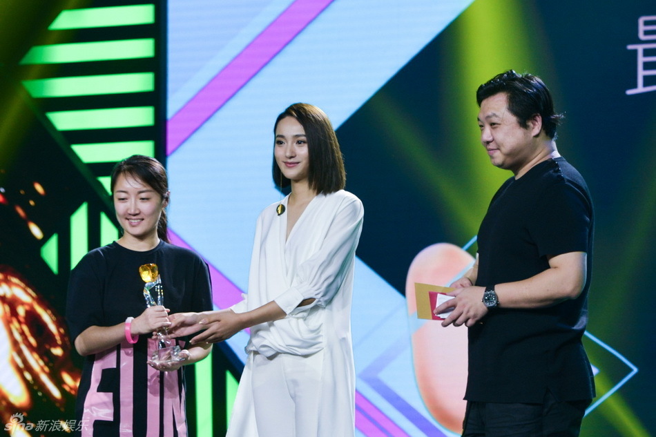 组图:韩东君张天爱获2016金骨朵奖最佳男女主_高清图集_新浪网