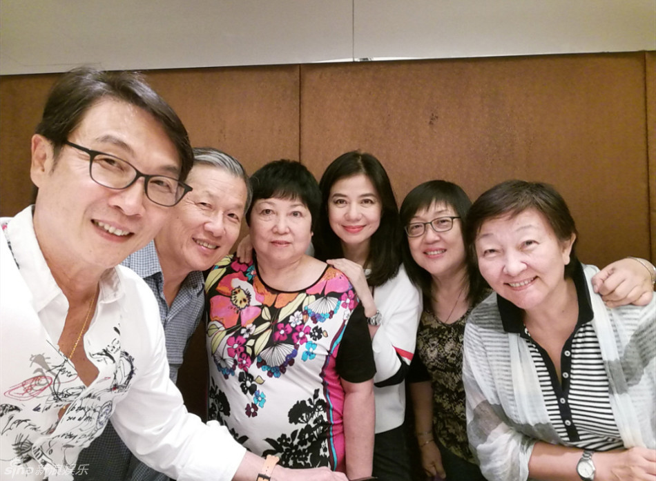 刘松仁慈祥钟楚红风采依旧_高清图集_新浪网