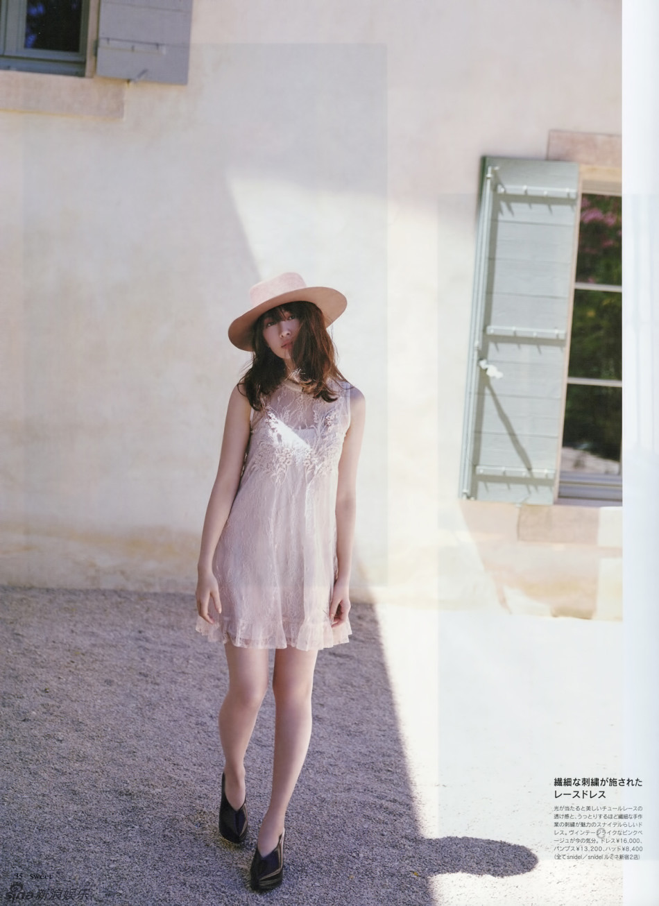 新浪娱乐讯 小嶋阳菜近日为某杂志拍摄写真,远赴法国南部取景,她身穿