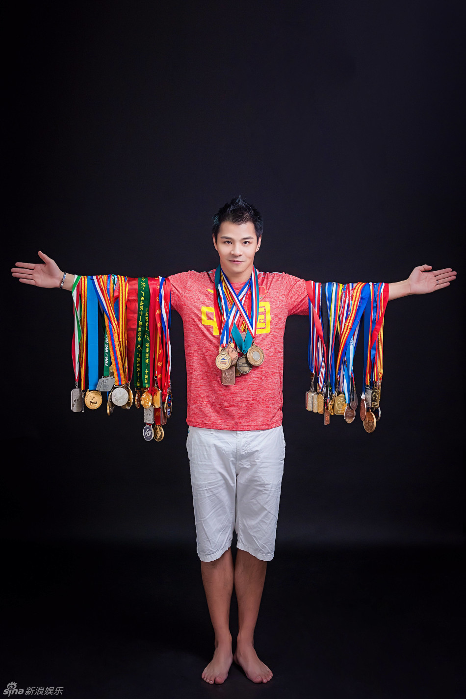 组图:奥运冠军何冲退役 全家福尽显铁汉柔情_高清图集_新浪网