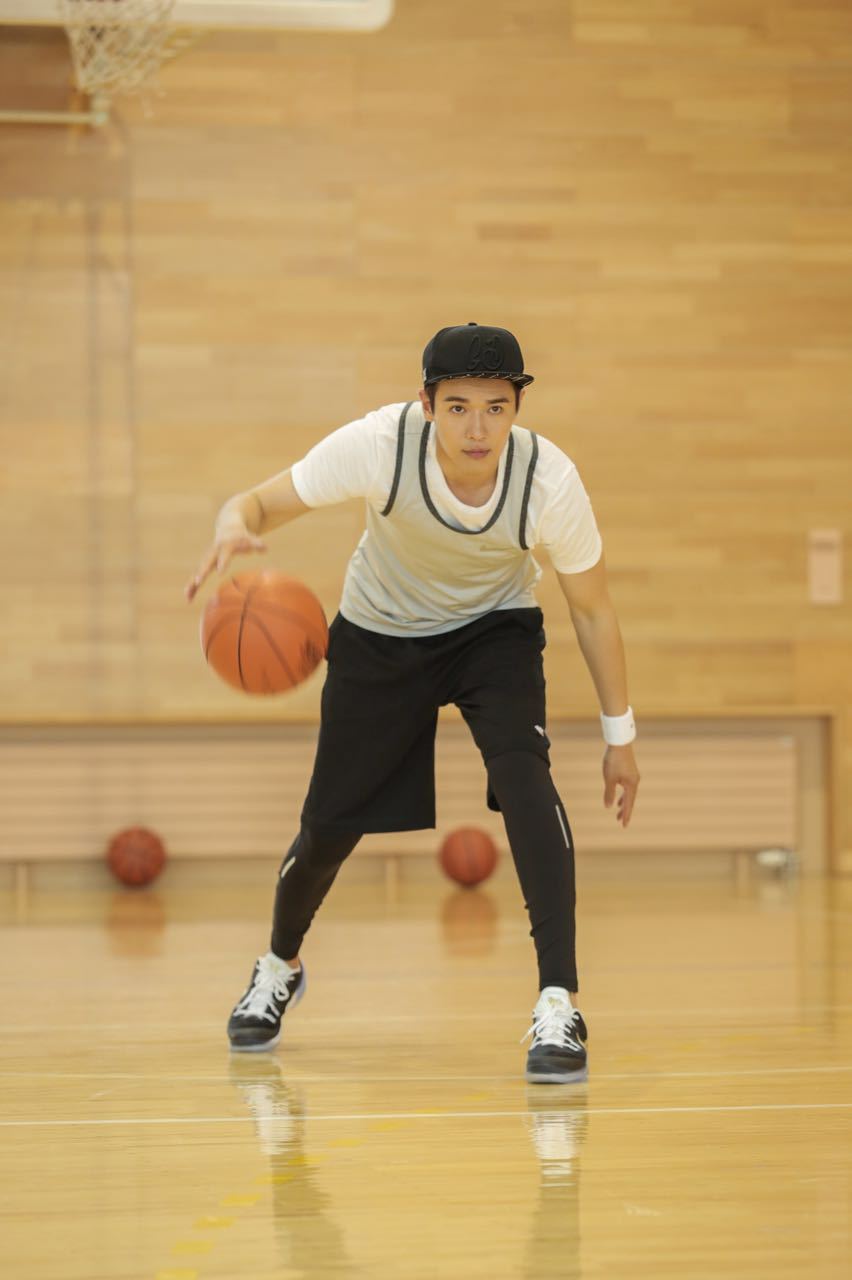 组图:高云翔晒活力篮球照 奥运结束运动不止_高清图集_新浪网