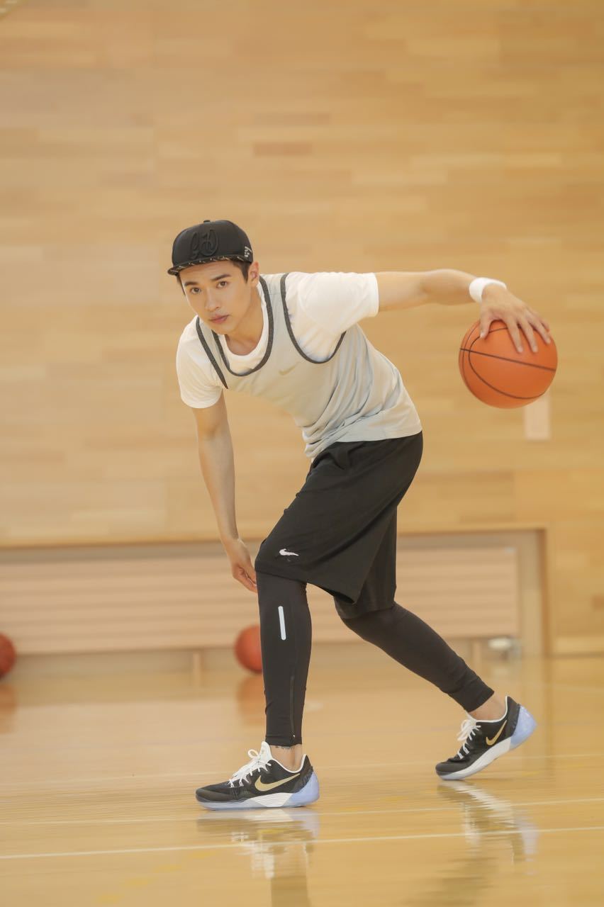 组图:高云翔晒活力篮球照 奥运结束运动不止_高清图集_新浪网