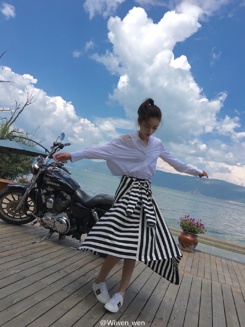 组图:林更新女友花式凹造型 玲珑浮凸身姿诱人_高清图集_新浪网