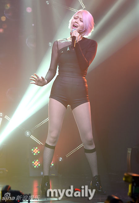 组图:韩女团spica性感妖娆 黑丝短裙跪地热舞_高清图集_新浪网