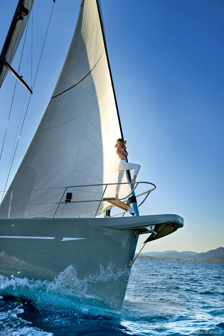 组图:俄罗斯超模身材性感惹火 扶杆撅臀露半球_高清图集_新浪网